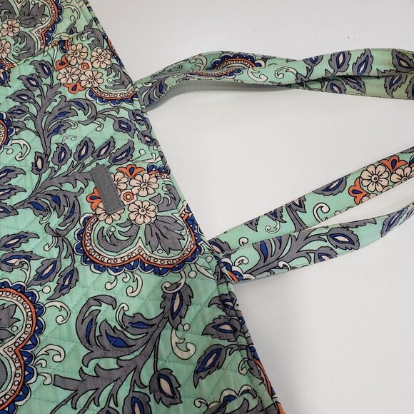 Vera Bradley Tote (Approx. 18 x 15 x 9) and Matching Notebook - Picture 2 of 9